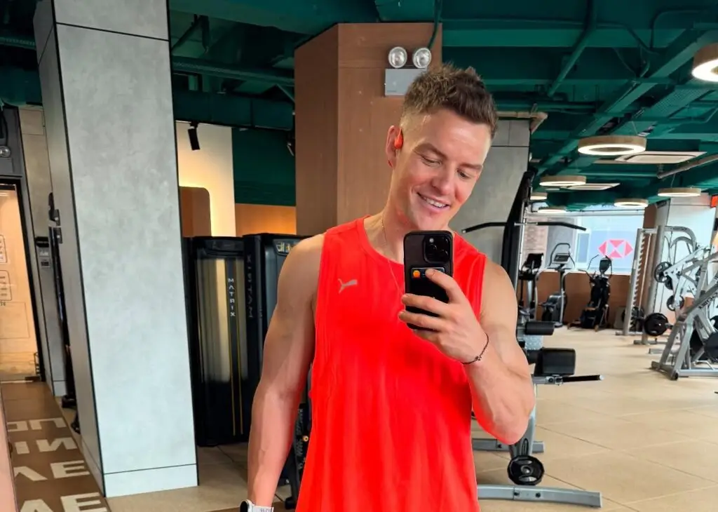 Ex-rugby star Pete Laverick goes viral after testing Singapore’s Changi Airport, reaching his gate in just 39 minutes to prove why it’s crowned the world’s best.