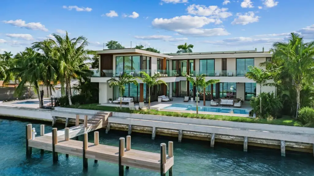 F1 star Eddie Irvine lists his £27.6m Miami waterfront mansion with 6 bedrooms, rooftop terrace, theatre, pool and 360° views of Biscayne Bay and the city skyline.