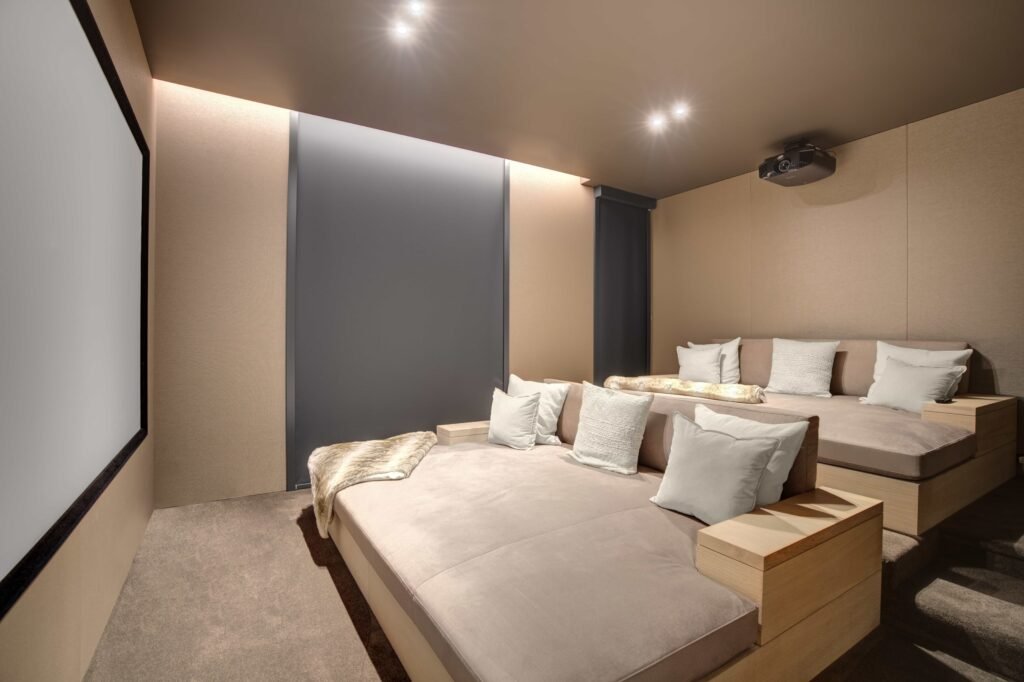 F1 star Eddie Irvine lists his £27.6m Miami waterfront mansion with 6 bedrooms, rooftop terrace, theatre, pool and 360° views of Biscayne Bay and the city skyline.