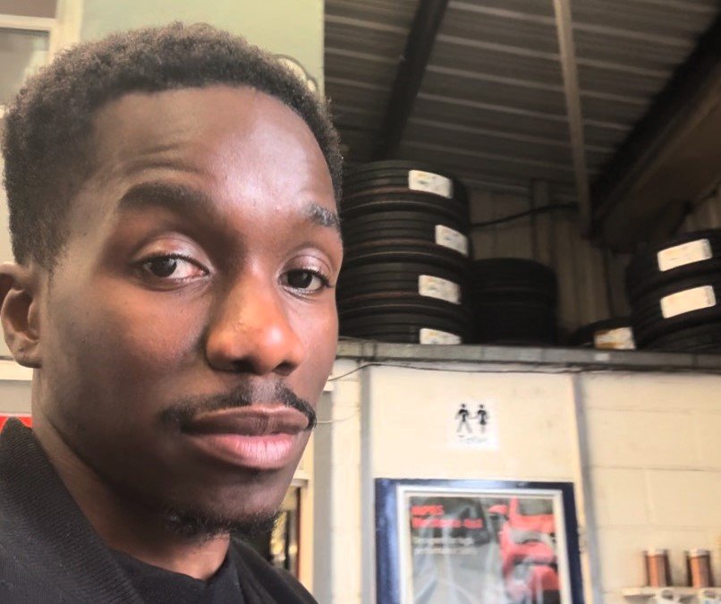 Tinchy Stryder leaves a fan red-faced after failing to recognise him in a viral garage encounter, sparking laughs as the rapper hilariously plays along.