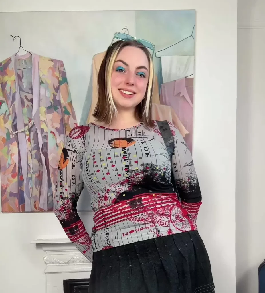 Anna Cash Davidson, 27, turned her love of vintage into a booming side hustle, boosting profits 130% by reselling online with smart sourcing and trend-savvy tips.