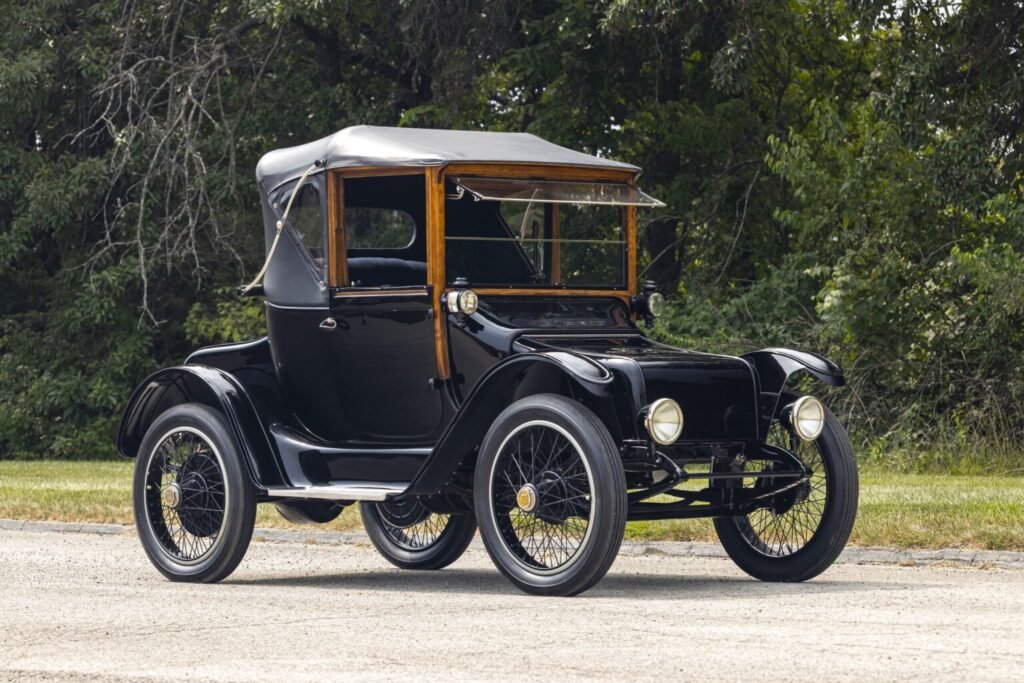 A rare 1917 Detroit Electric Model 62A Cabriolet with 100 mile range and rich history is heading to RM Sotheby’s auction in Hershey with a £160k estimate.