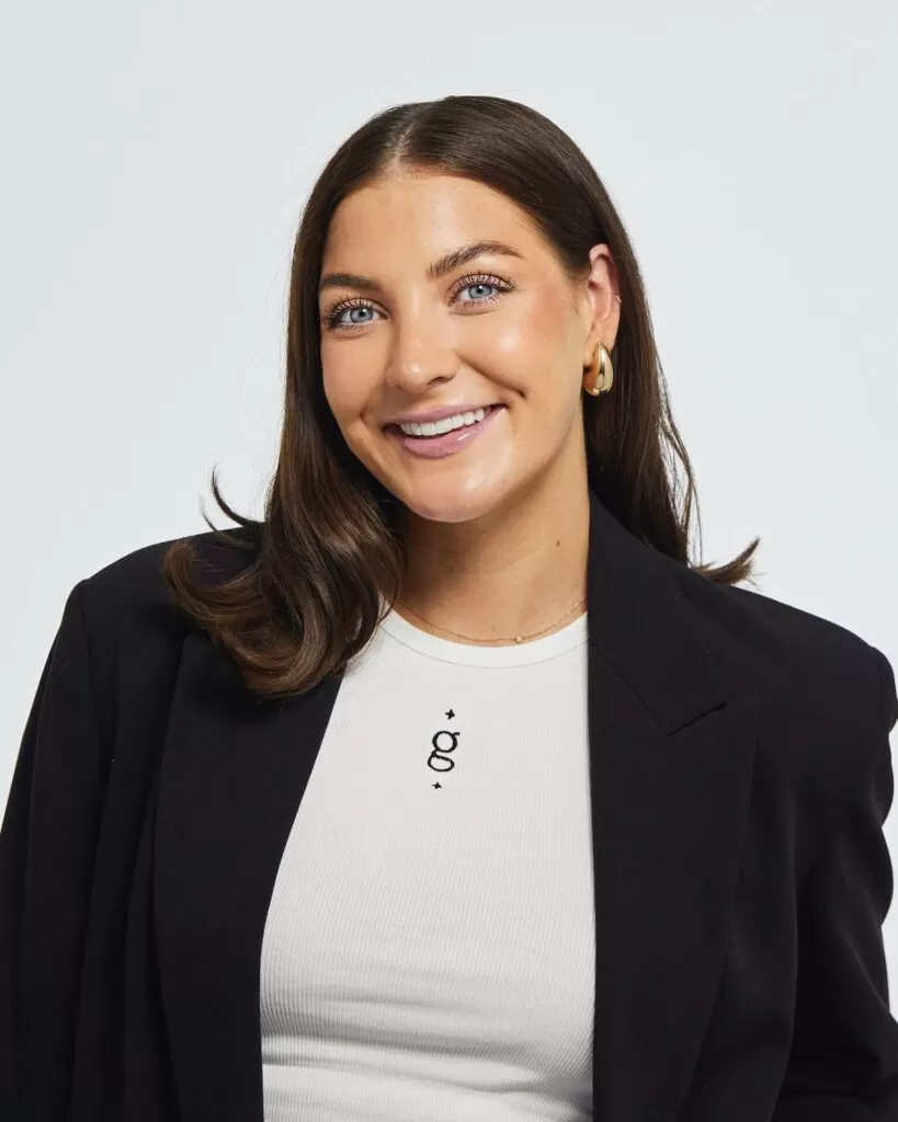 Daisy Kelly turned her struggle with compulsive eyelash pulling into Glow For It, a TikTok beauty brand selling 250,000 lash serums and employing a growing team.