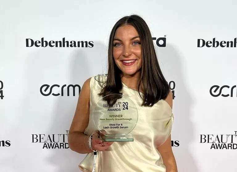 Daisy Kelly turned her struggle with compulsive eyelash pulling into Glow For It, a TikTok beauty brand selling 250,000 lash serums and employing a growing team.