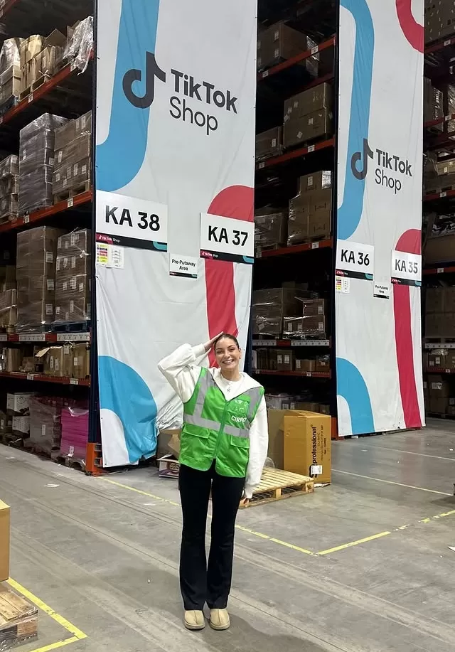 Daisy Kelly turned her struggle with compulsive eyelash pulling into Glow For It, a TikTok beauty brand selling 250,000 lash serums and employing a growing team.