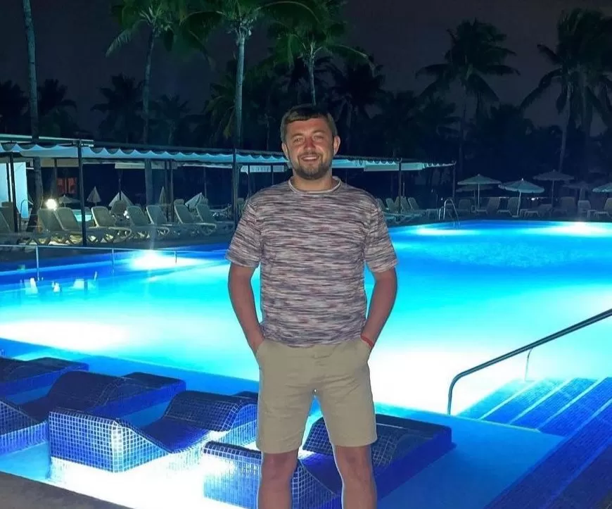 From sackings to supercars, Ryan Mcateer built a six figure luxury car business at 25, selling Lamborghinis and Porsches to celebrities and influencers.