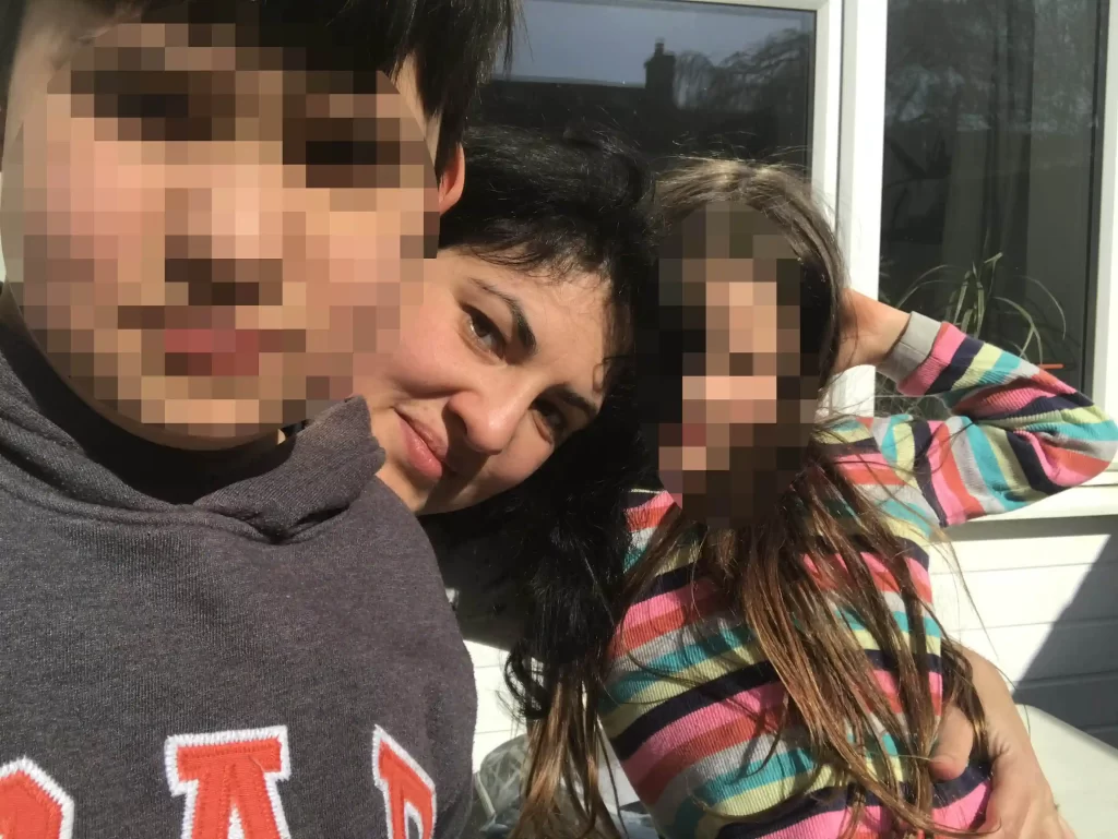 Roma Norriss makes over £50K a year working just 6 hours a week with no degree. Discover how she built her parenting business while battling a chronic illness.