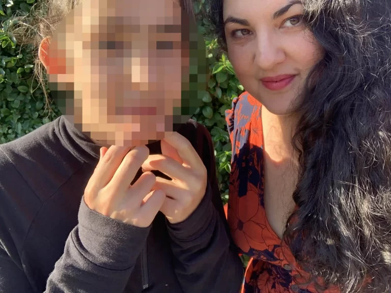 Roma Norriss makes over £50K a year working just 6 hours a week with no degree. Discover how she built her parenting business while battling a chronic illness.