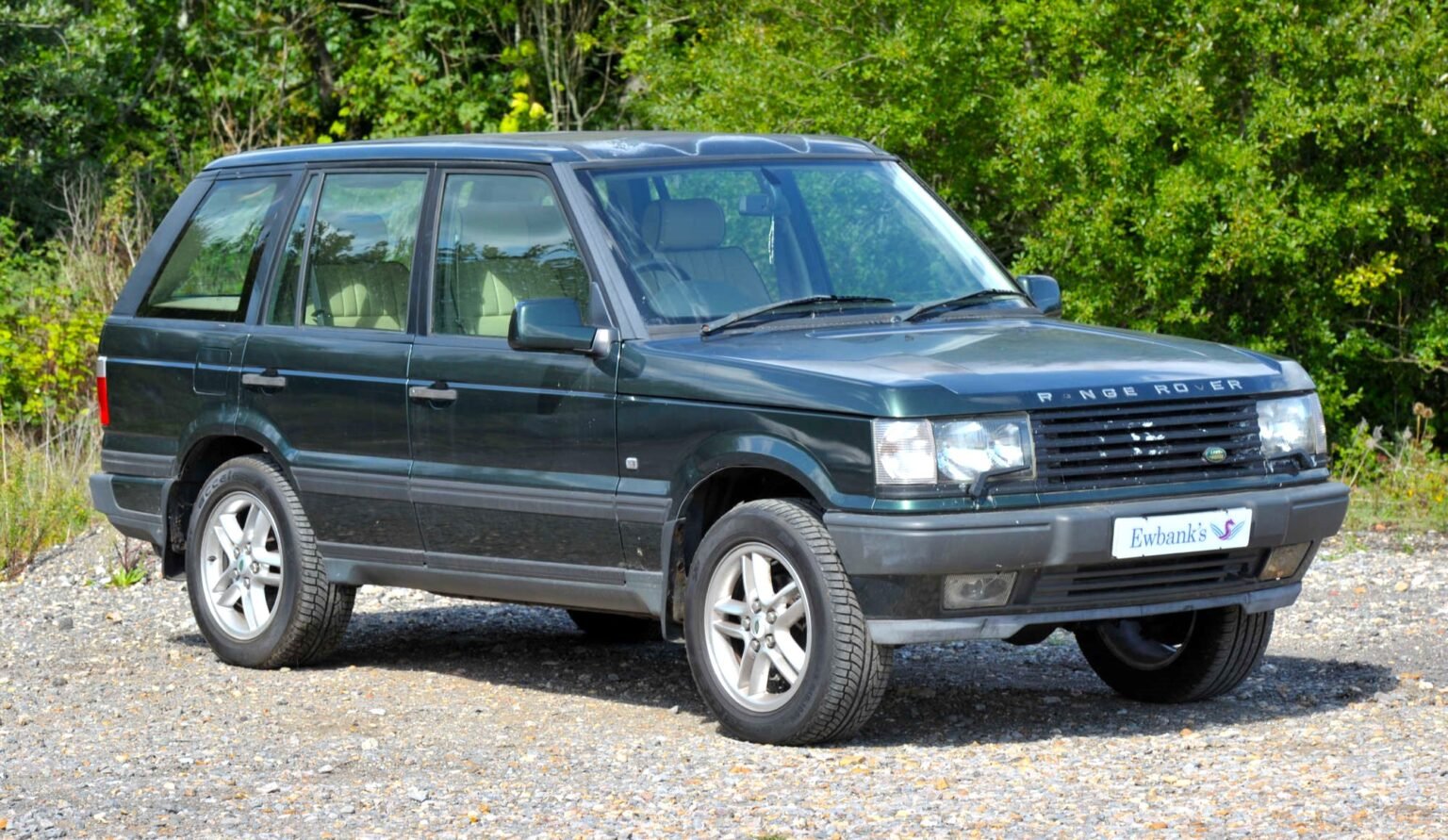 Royal-spec Range Rover goes under the hammer for as little as £1,000 – but there’s a catch. The 25-year-old 4.0 HSE, once fit for a Queen, has no valid MOT.