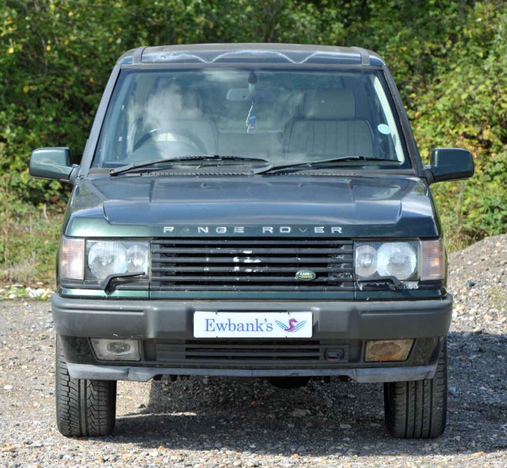 Royal-spec Range Rover goes under the hammer for as little as £1,000 – but there’s a catch. The 25-year-old 4.0 HSE, once fit for a Queen, has no valid MOT.