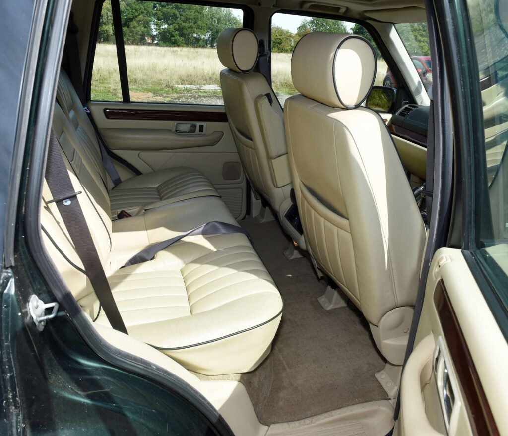 Royal-spec Range Rover goes under the hammer for as little as £1,000 – but there’s a catch. The 25-year-old 4.0 HSE, once fit for a Queen, has no valid MOT.