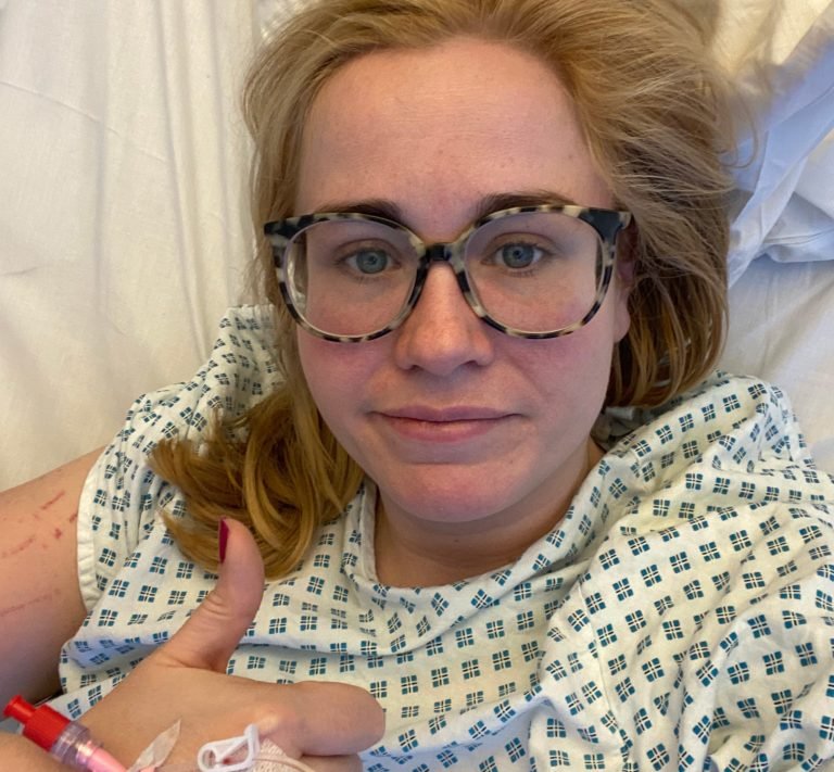 A rare thunderclap headache turned Victoria’s life upside down, but what began as a terrifying ordeal became the powerful wake-up call that inspired her to start anew.
