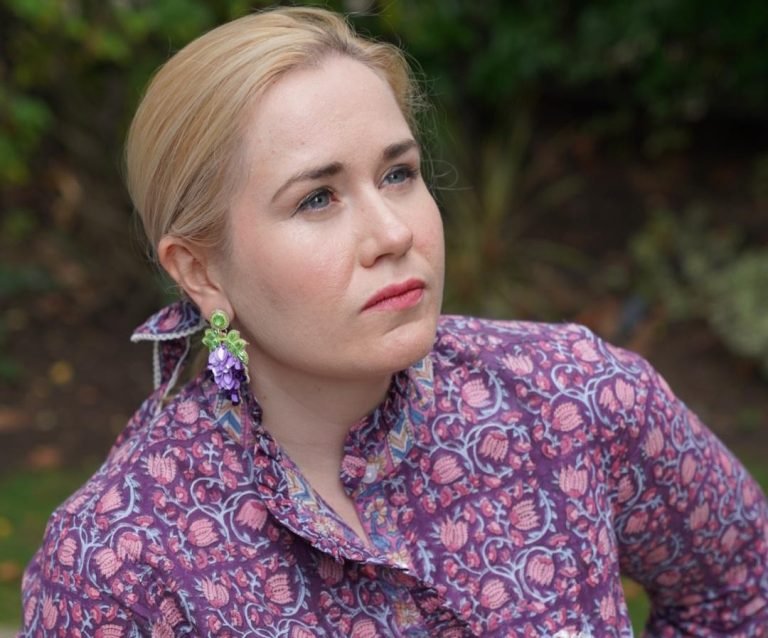 A rare thunderclap headache turned Victoria’s life upside down, but what began as a terrifying ordeal became the powerful wake-up call that inspired her to start anew.
